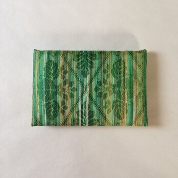 絹手染カード入れ（縦・緑茶系２）の画像