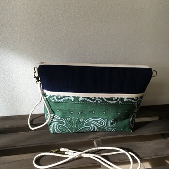 ファスナーポケット付き2wayクラッチバッグ