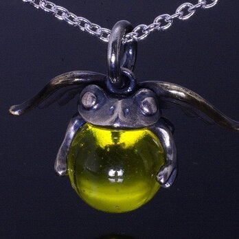 ペンダント メンズ : 天使蛙玉ペンダントトップ （Yellow Glass）の画像
