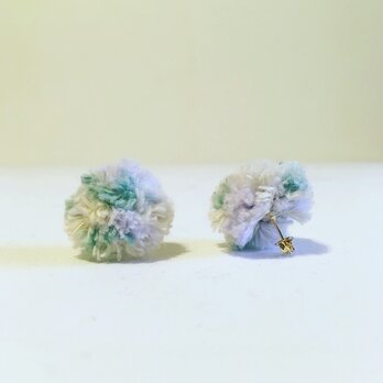 ふわふわスタッドピアス