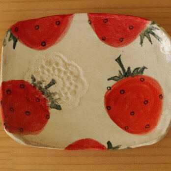 粉引きいちごのスクエアケーキ皿。の画像