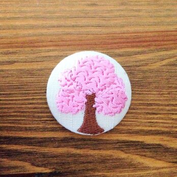 刺繍ボタンブローチ　「桜」の画像
