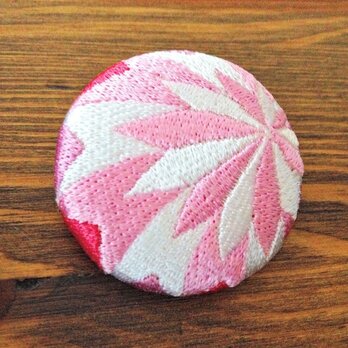 刺繍ボタンブローチ　「桜の毬ボタン」の画像