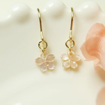 極小桜*P200*高品質ピンクシェルAAA☆桜のプチピアスの画像