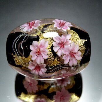 桜のとんぼ玉（ガラス玉）金箔入りの画像