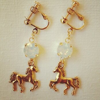 horse earringの画像