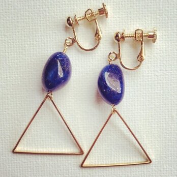 triangle△lapis lazuli earringの画像