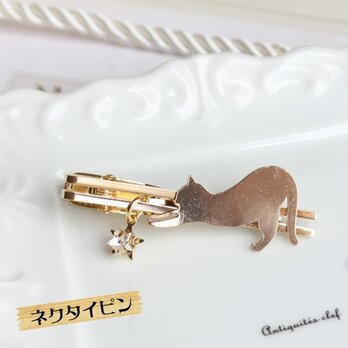 【送料無料】プレート猫ネクタイピン M-114（金/銀どちらが希望がお書き下さい）の画像