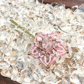 天然石のマクラメ編みヘアピン/桔梗（ピンク系×ローズクォーツ）の画像
