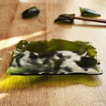 ガラスのトレイ -「みどりのガラス」 ● 18x14 (cm)・緑色・つや消しの画像
