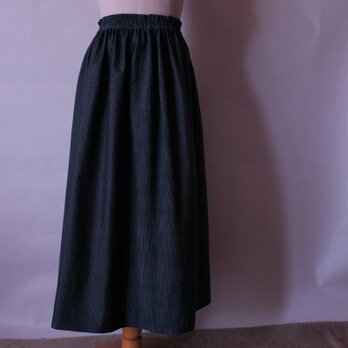 大島紬と縦縞の紬のスカートの画像
