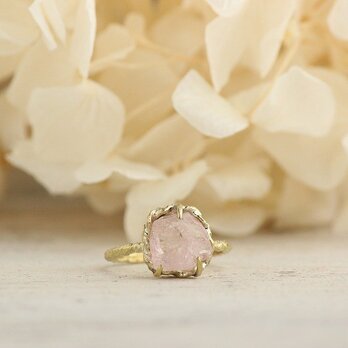 真鍮　桜ピンクモルガナイト原石のリングの画像