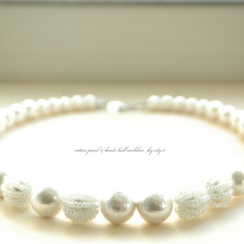cotton pearl & beads ball necklaceの画像