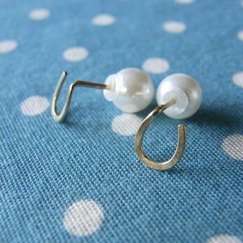 PBP-085　14kgf wire pierced earrings(horse shoe + pearl)の画像