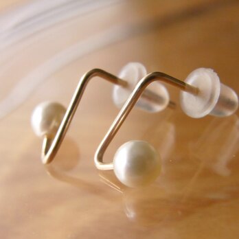 PBP-138　14kgf wire pierced earrings (tick+pearl)の画像