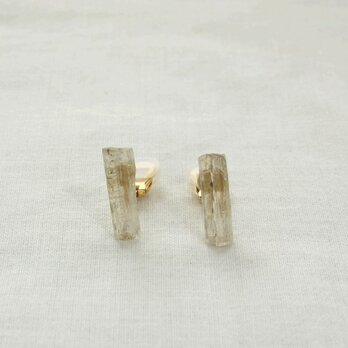 Rough Rock Scapolite Clip on Earringsの画像