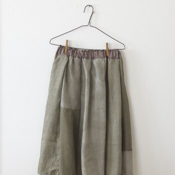 草木染めのパッチワークギャザースカート（カーキ）の画像