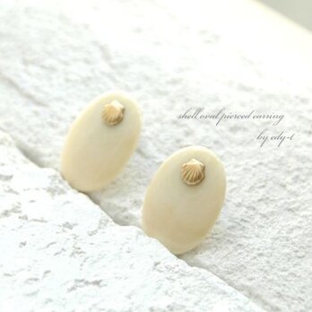 shell oval pierced earringの画像