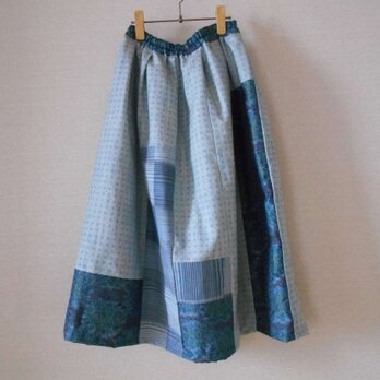 ブルー系紬のパッチワークリメイクスカートの画像