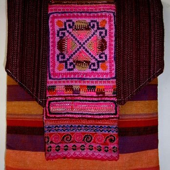 モン族刺繡パッチワーク　タブレットケースの画像