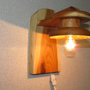イチイ壁付けブラケット照明器具の画像
