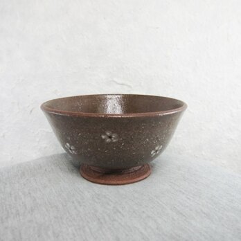 陶器ご飯茶碗（やや大）赤土・白梅紋の画像
