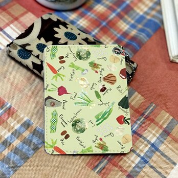 〈受注生産〉ボールチェーン付き合成皮革パスカードケース「野菜でAtoZ」 by なおちるの画像