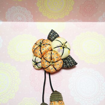明るいオレンジ＊どんぐり帽子の花のブローチの画像