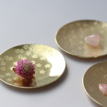 真鍮の桜豆皿の画像