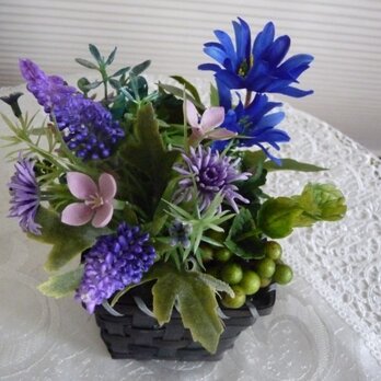 完売　ブルーとパープルの花かごの画像