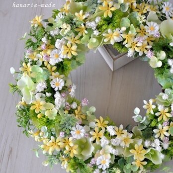 little flowers & green wreathの画像