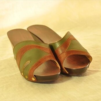 レディース木靴サンダル　S22.5cm＜緑＆茶＞の画像