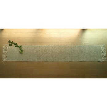 ３）桃の木で染めたきびそ糸を使った手織りのテーブルセンターの画像