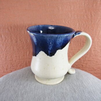陶器マグカップ・グラマラス（白＋青）の画像