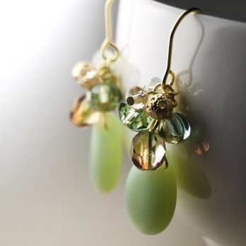 チェコ・フラットドロップにいろいろじゃらじゃらピアス 2017春緑-3