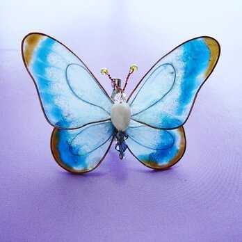 青い蝶のブローチの画像