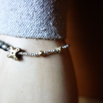 ＊グラスビーズにBRASSブレス