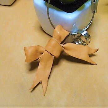 キーホルダー  ヌメ革リボン  茶の画像