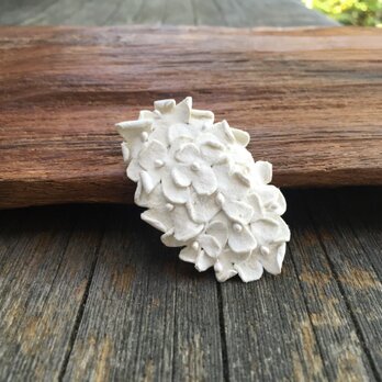 革花のスリーピン(花芯つき)  タマゴサイズ  白a
