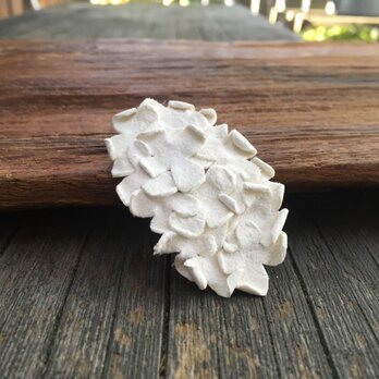 革花のスリーピン(花芯なし)  タマゴサイズ  白の画像