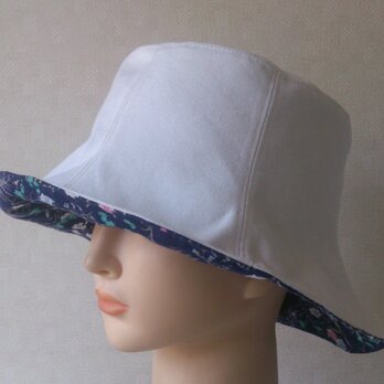魅せる帽子☆ホワイトデニムとフラワープリントのクロッシュの画像