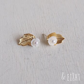 【 2WAY 】白蝶貝の花ピアス  - GOLD -の画像