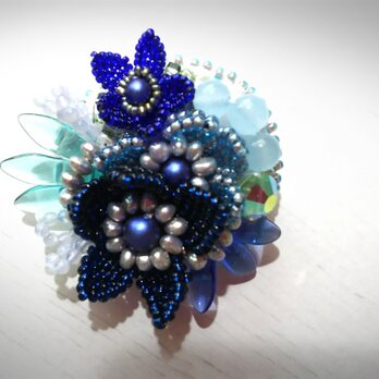 flower brooch (blue)の画像