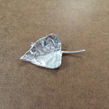 ちょっと小さなsilver leaf pinの画像