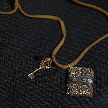 魔導書の首飾り