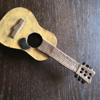 陶製ギターの画像
