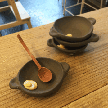 目玉焼きのまめ皿の画像