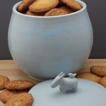 アイスブルー・クッキージャー・ロバの画像