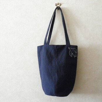 ほそながいトートバッグ　ネイビーに鳥さんの刺繍