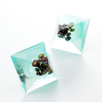 ピラミッドピアス(トライポフォビア)